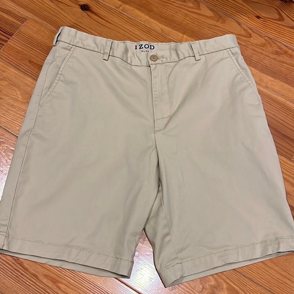 Izod Khaki Shorts NWOT 34